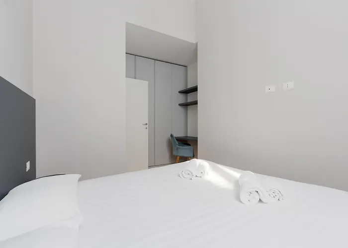 Mac Mahon - Urban Oasis Apartment! דירה