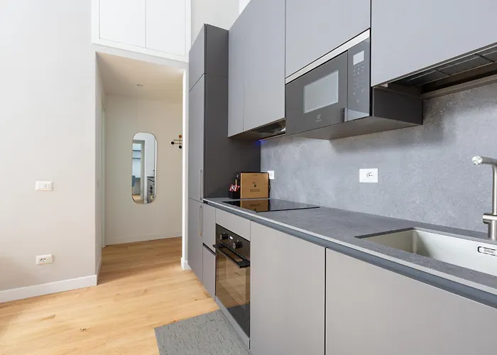 Mac Mahon - Urban Oasis Apartment!