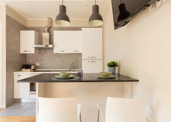 Easytopstay - Porta Romana Lovely 아파트