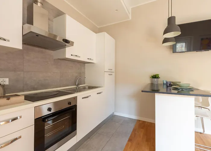 Easytopstay - Porta Romana Lovely 아파트