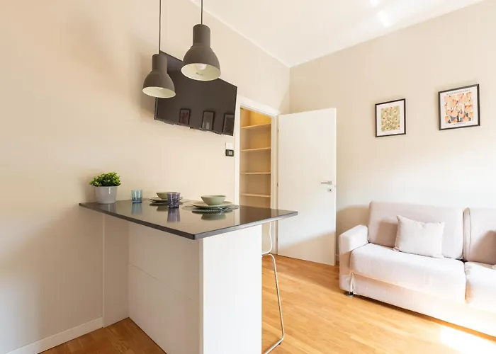 Easytopstay - Porta Romana Lovely 아파트 *