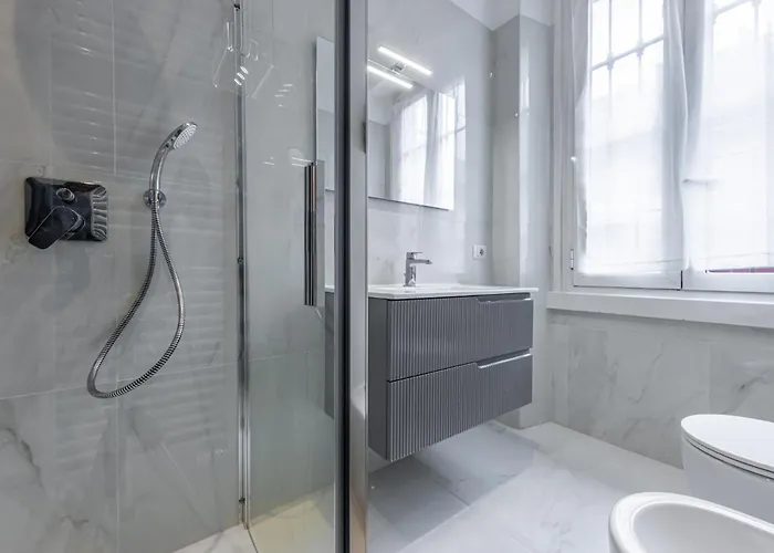 2 Bedroom - Chinatown Apartment