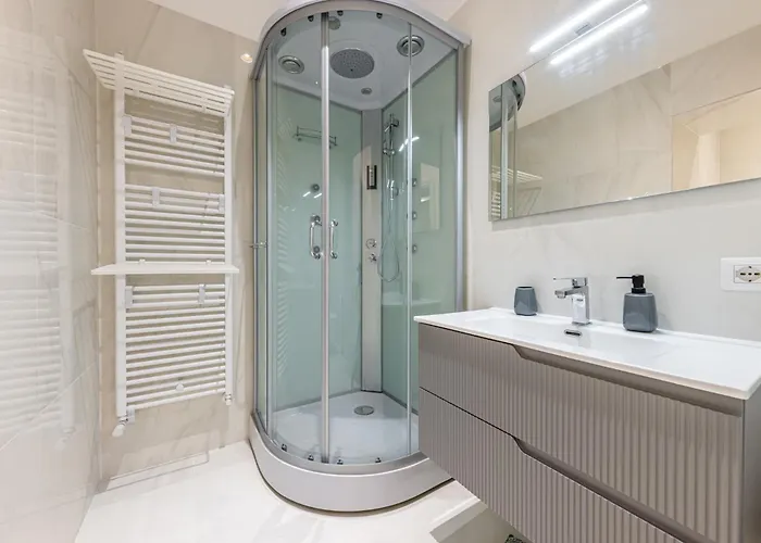 2 Bedroom - Chinatown *