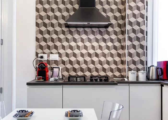 Navigli Bocconi In The Heart Of מילאנו