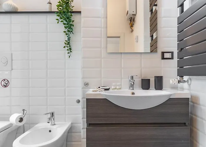 Navigli Bocconi In The Heart Of מילאנו