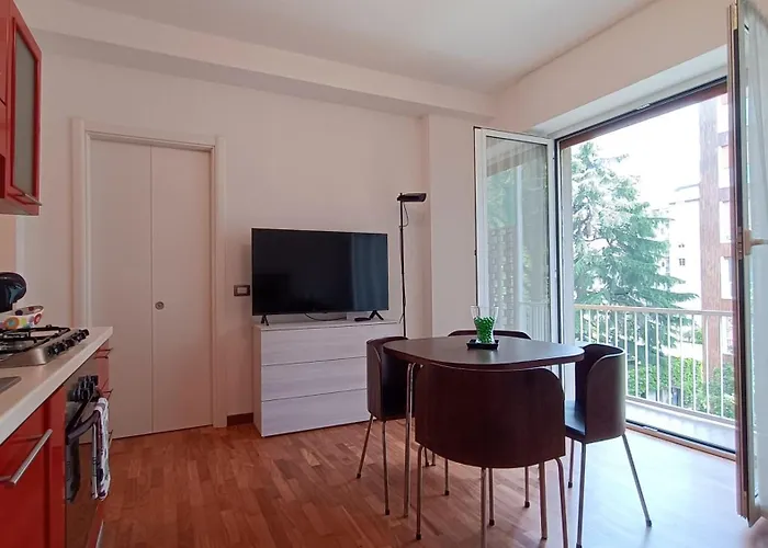 Sahi - Via Dei Ciclamini Mm1 Primaticcio, Stadio San Siro, Ospedale San Carlo * Milano