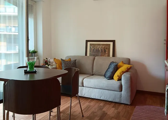 Sahi - Via Dei Ciclamini Mm1 Primaticcio, Stadio San Siro, Ospedale San Carlo * 밀라노