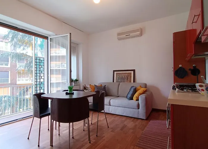 Sahi - Via Dei Ciclamini Mm1 Primaticcio, Stadio San Siro, Ospedale San Carlo * 밀라노