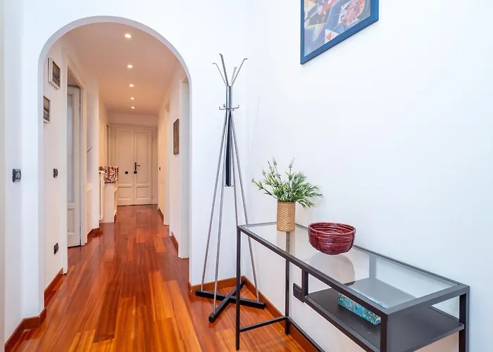 Luxury In The Iconic Avenue Of Apartment