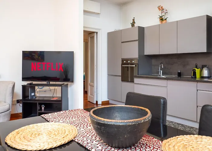 Luxury In The Iconic Avenue Of Apartment *