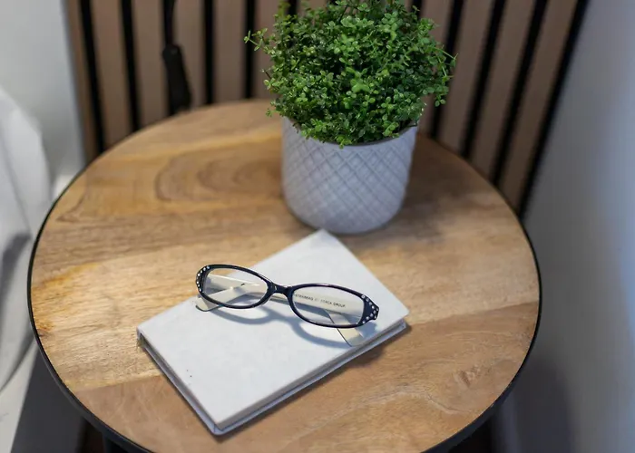 Stayeasy Petrella21 - 4 Bedrooms, 3 Baths - Station *