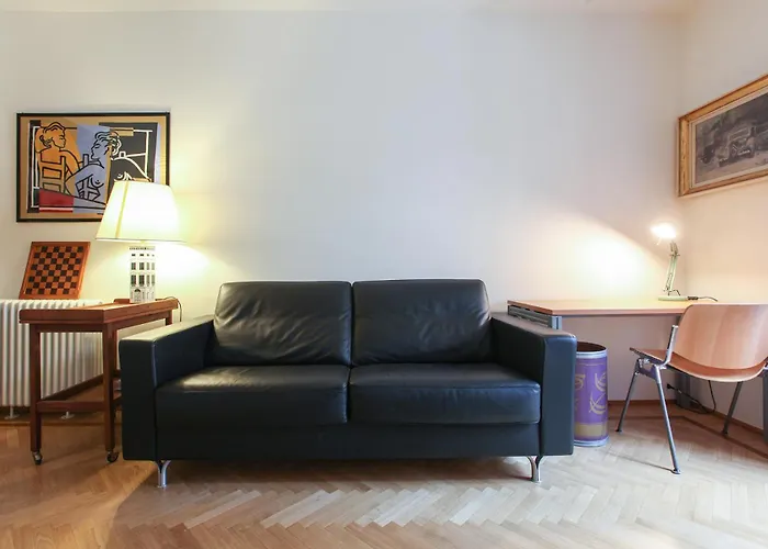 Romantic Spiga Milaan