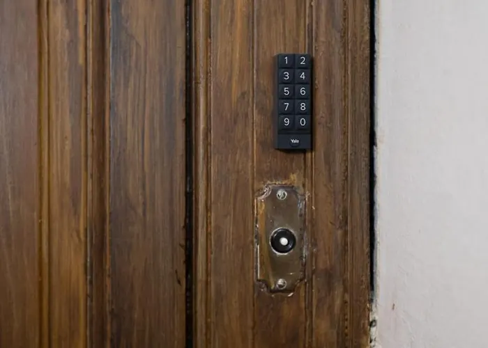 Giovio 11 - Eccellente - Spazioso - *