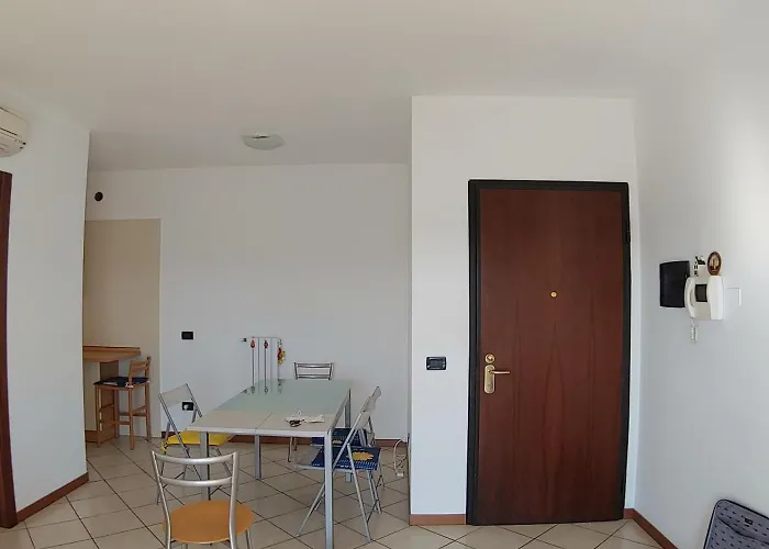 Villa4holydays - M1 Subway