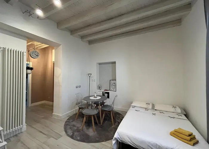 Casa Di Ringhiera Old Апартаменты Милан