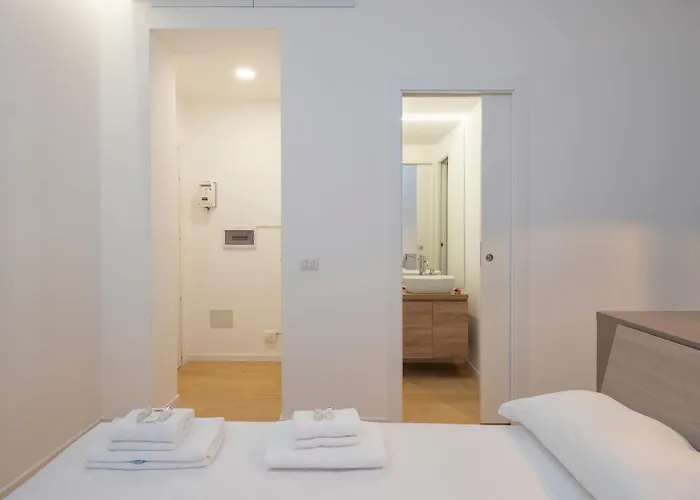 Xenia - Renovated In Navigli Area *