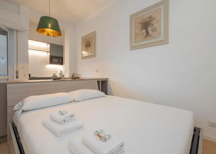 Xenia - Renovated In Navigli Area Апартаменты *