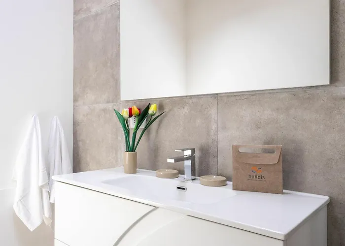 شقة Ferrucci 1 Bedroom Attic In By Halldis *