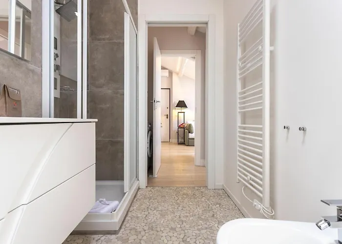 شقة Ferrucci 1 Bedroom Attic In By Halldis ميلان