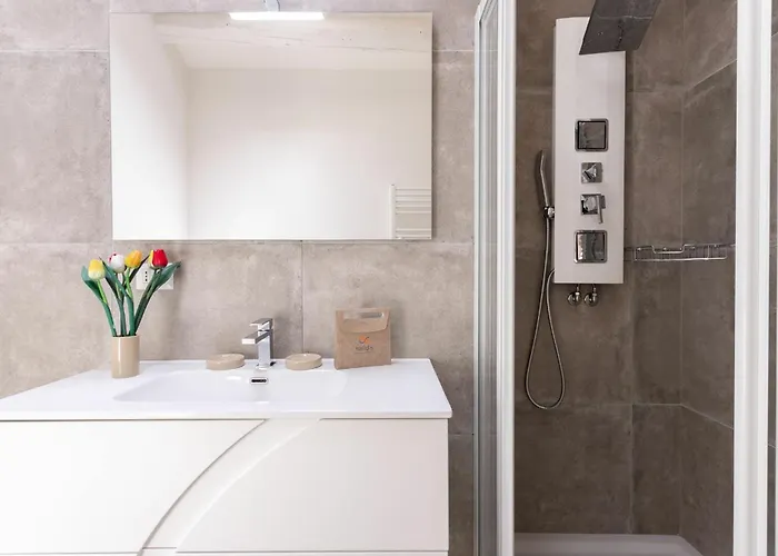 Ferrucci 1 Bedroom Attic In By Halldis شقة