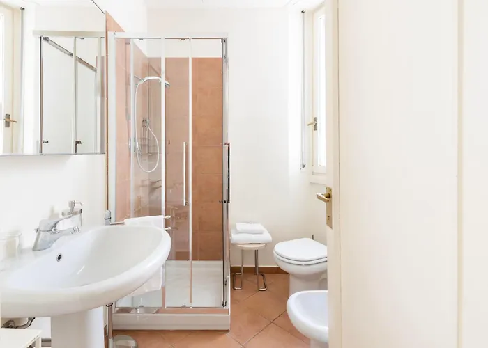 Classy Heritage Home, Center, 7 Guests Apartment *