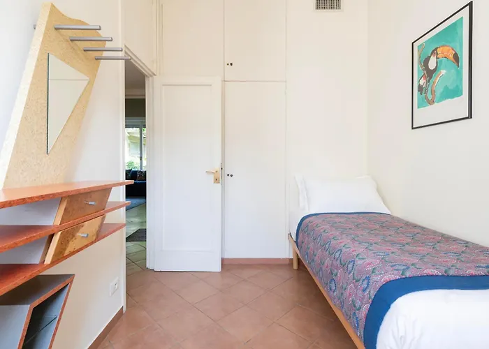 Classy Heritage Home, Center, 7 Guests