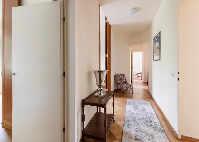 Classy Heritage Home, Center, 7 Guests *