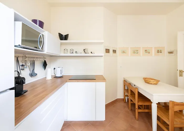 Apartment Classy Heritage Home, Center, 7 Guests *