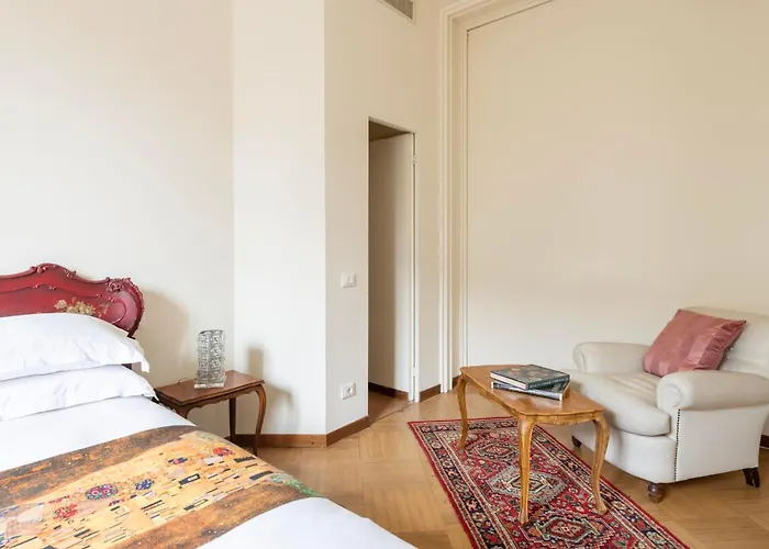 Classy Heritage Home, Center, 7 Guests Milán