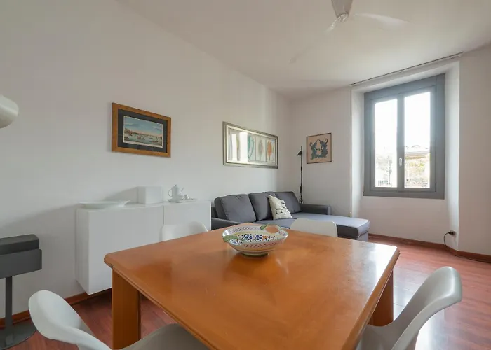 Youhosty - Panfilo Castaldi 26 * Милан