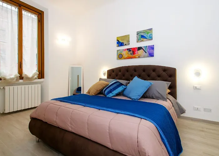 The Palm Sisters - Navigli, Bocconi מילאנו