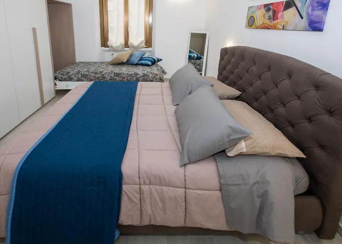 The Palm Sisters - Navigli, Bocconi * מילאנו