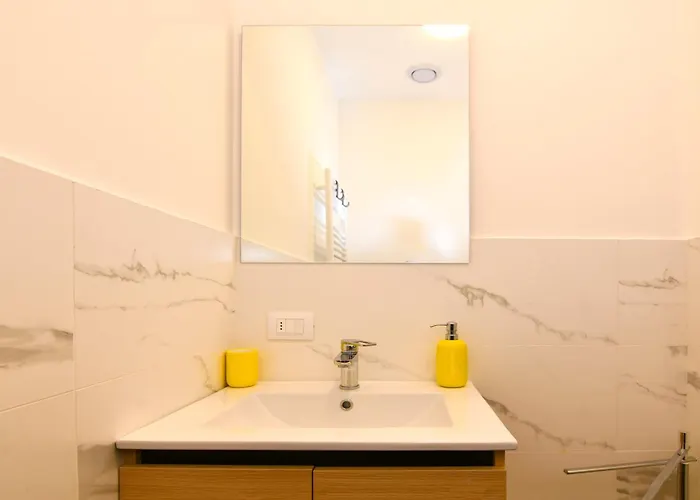 Fond. Prada-ieo Elegante Con * מילאנו