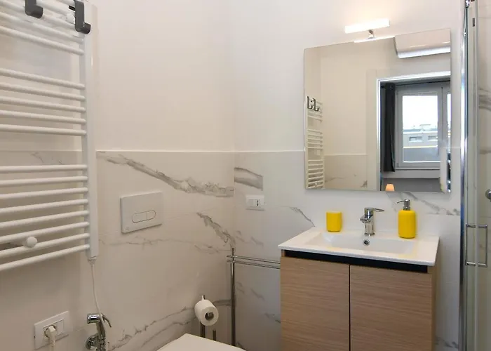 Fond. Prada-ieo Elegante Con דירה