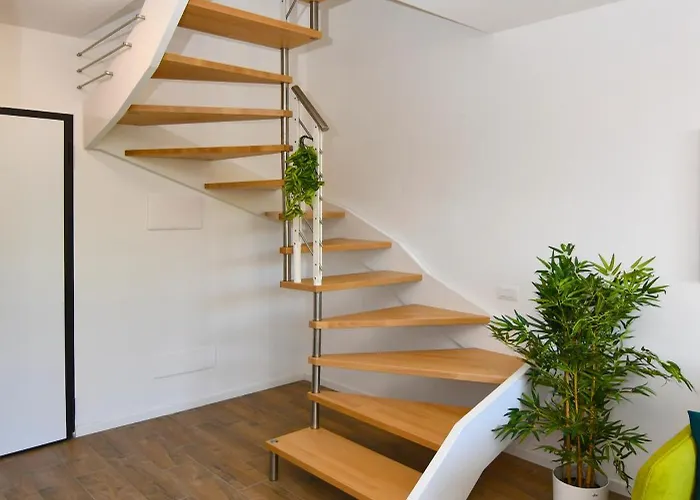 Fond. Prada-ieo Elegante Con * מילאנו