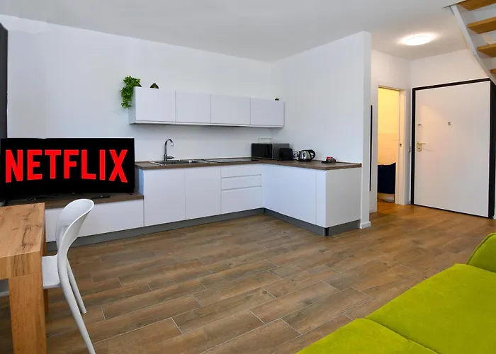 Fond. Prada-ieo Elegante Con מילאנו