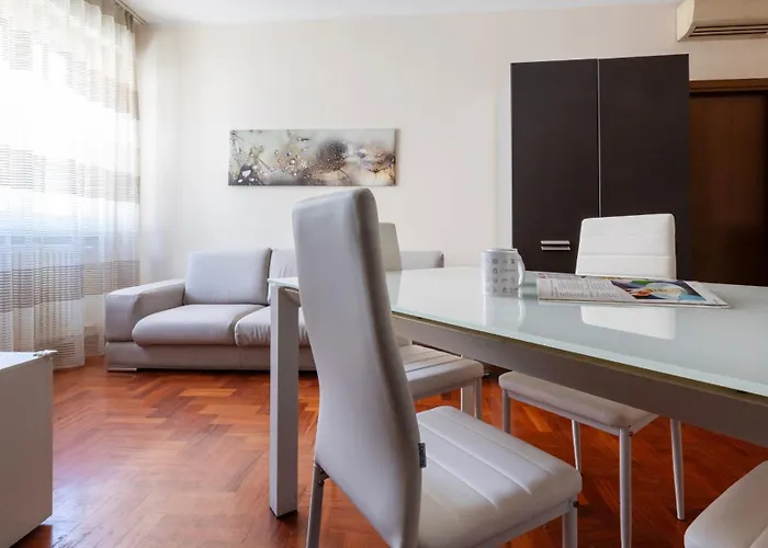 Apartmán Italianway Easy - Sismondi 74 *