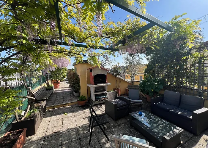 Dream Garden Center On Subway 10 Guest Apartmán