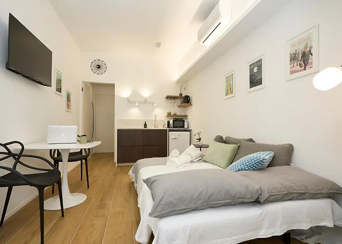 Duomo 10 Min - Cozy With Netflix & Wifi アパート ミラノ