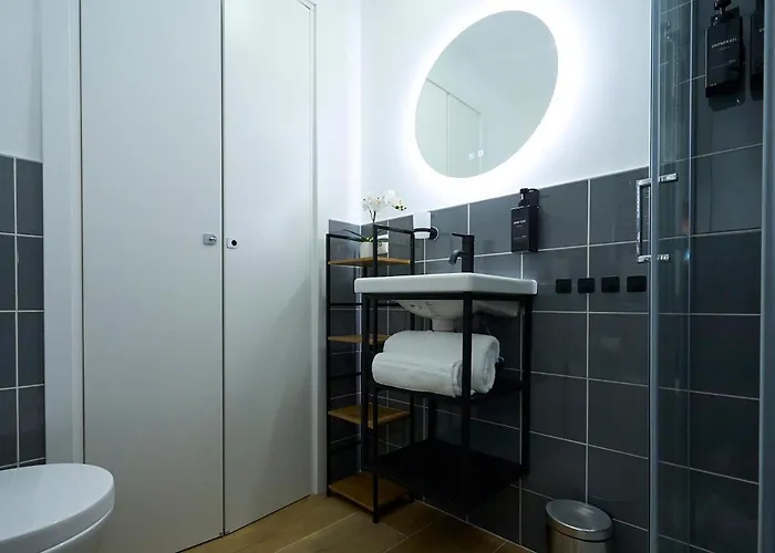 アパート Duomo 10 Min - Cozy With Netflix & Wifi *