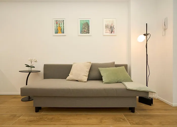 アパート Duomo 10 Min - Cozy With Netflix & Wifi ミラノ