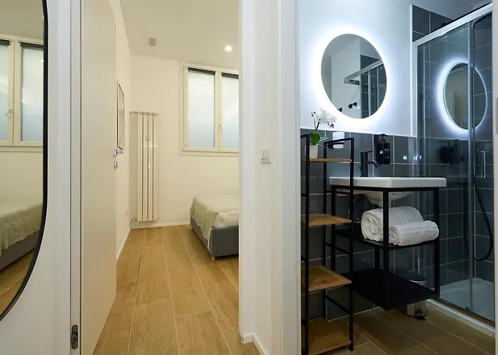 Duomo 10 Min - Cozy With Netflix & Wifi アパート