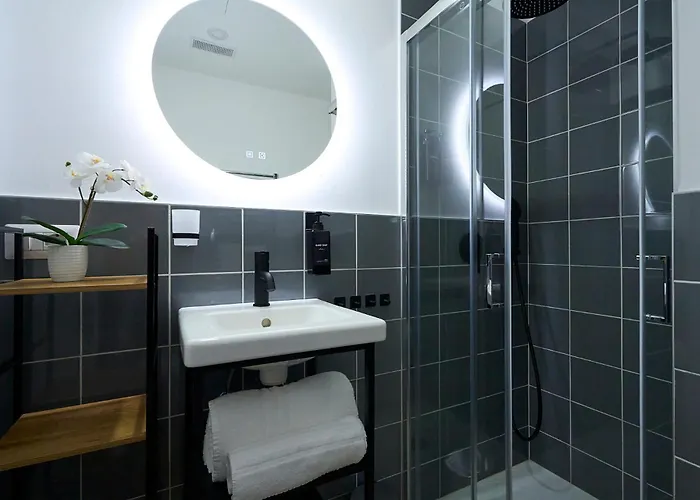 Duomo 10 Min - Cozy With Netflix & Wifi アパート *