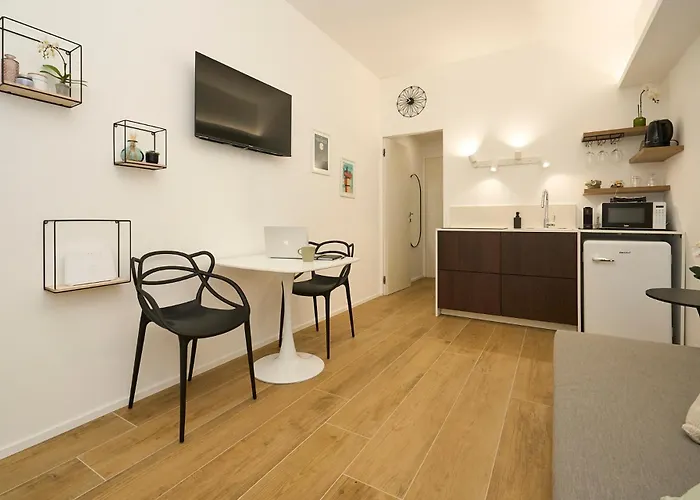 Duomo 10 Min - Cozy With Netflix & Wifi アパート *