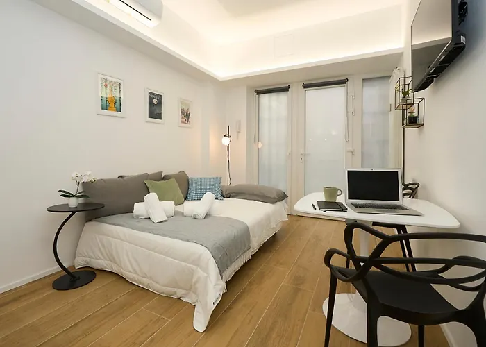 Duomo 10 Min - Cozy With Netflix & Wifi アパート *