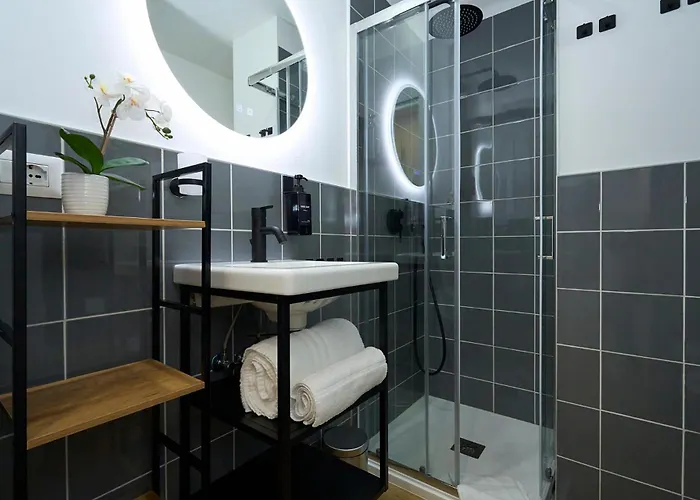 Duomo 10 Min - Cozy With Netflix & Wifi アパート *