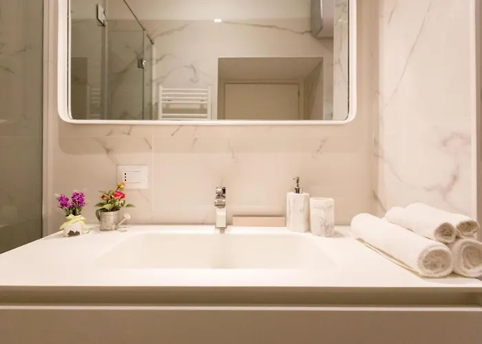 Porta Venezia - Design Con Balcone - 55mq Appartamento *