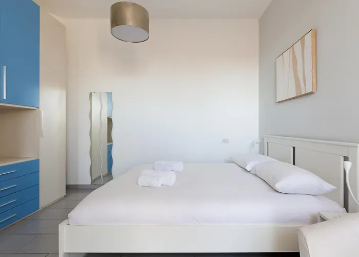Guesthost - Bande Nere Mm1 With Balcony Milán