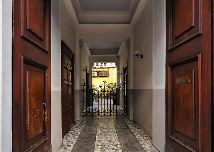 Just Urban - Sunny 2br Flat In The Heart Of - M2 And M4 Metro Lägenhet