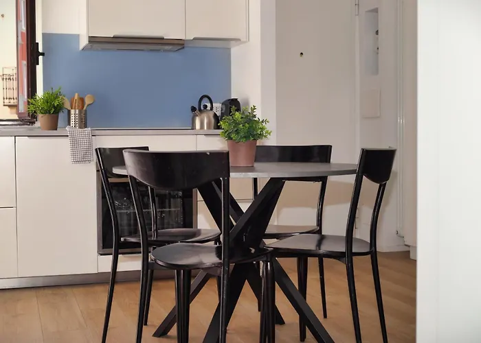 Just Urban - Sunny 2br Flat In The Heart Of - M2 And M4 Metro Lägenhet *